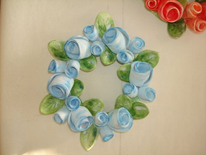 Hand-painted ceramic wreath.