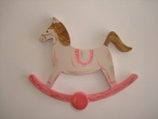 Χειροποίητη ξύλινη κρεμάστρα “αλογάκι”.